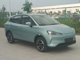 哪吒牌THZ7000BEVS11B型纯电动轿车