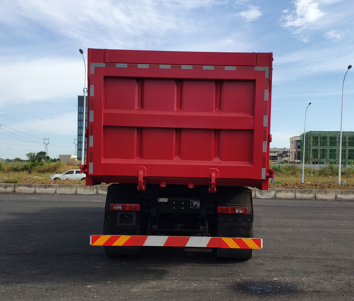红岩牌CQ5317ZLJSV11426自卸式垃圾车公告图片