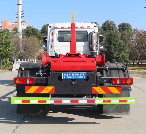 縱昂牌CLT5181ZXXDF6車(chē)廂可卸式垃圾車(chē)公告圖片