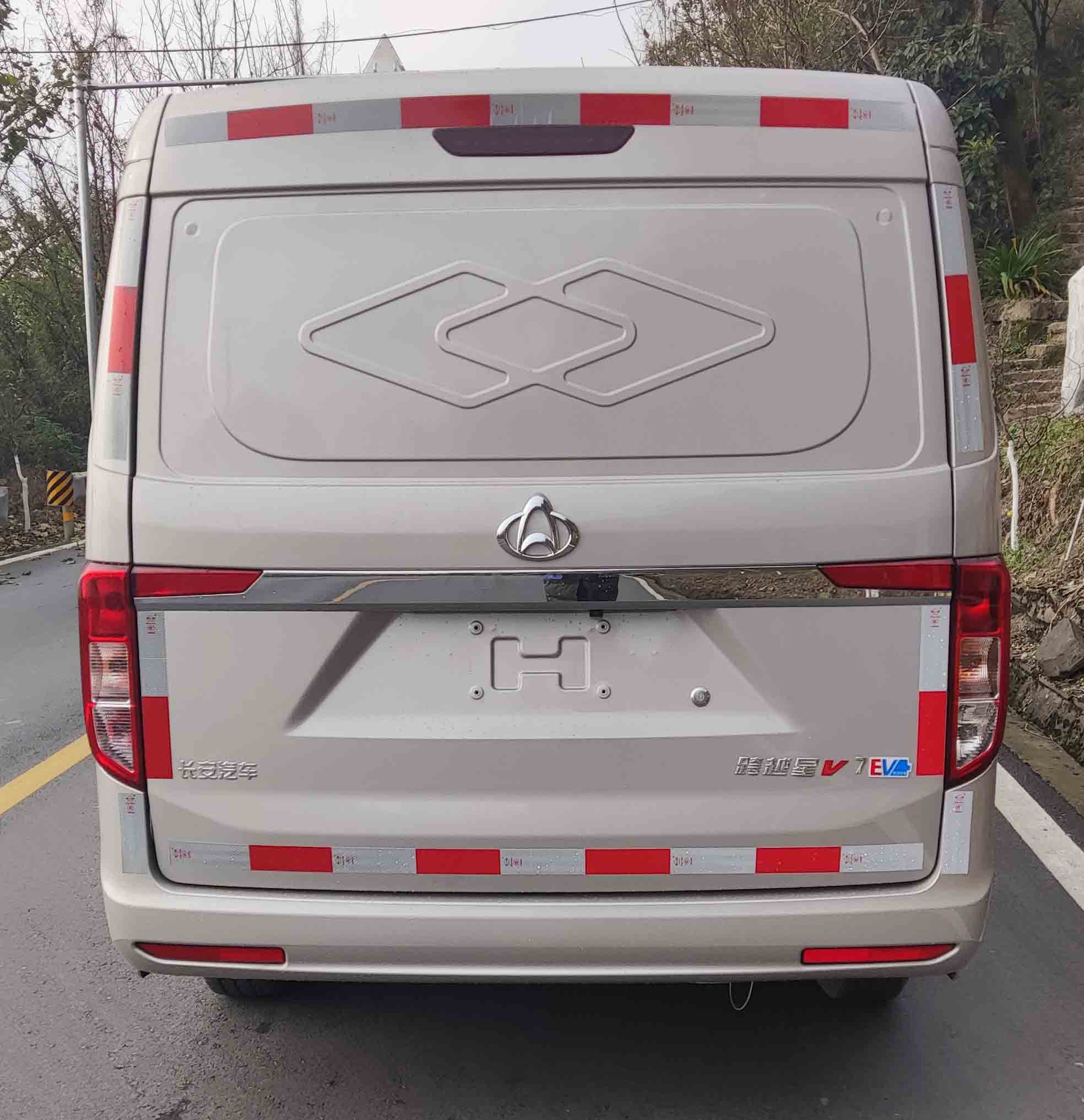 長安牌SC5031XXYPQ6B1BEV純電動廂式運(yùn)輸車公告圖片