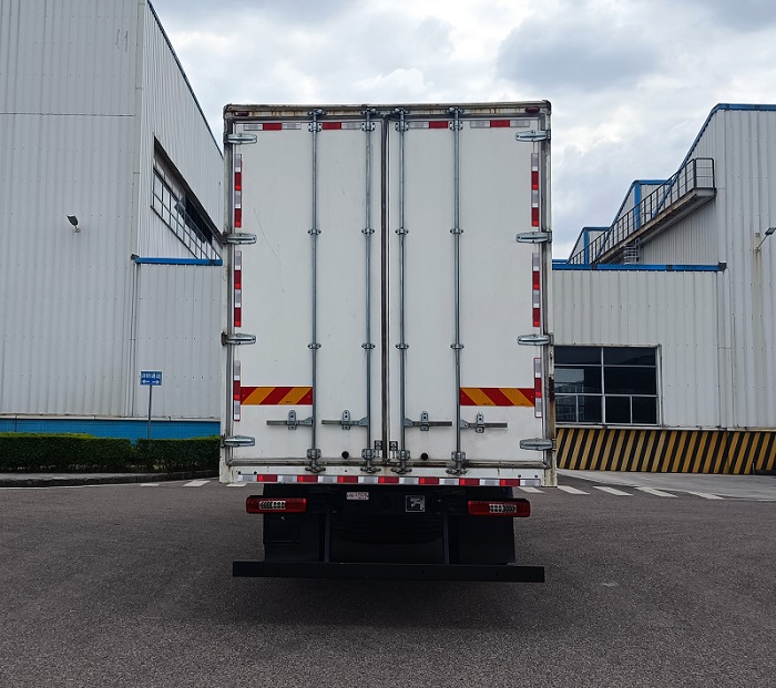 紅巖牌CQ5257XXYEY06523J廂式運(yùn)輸車公告圖片