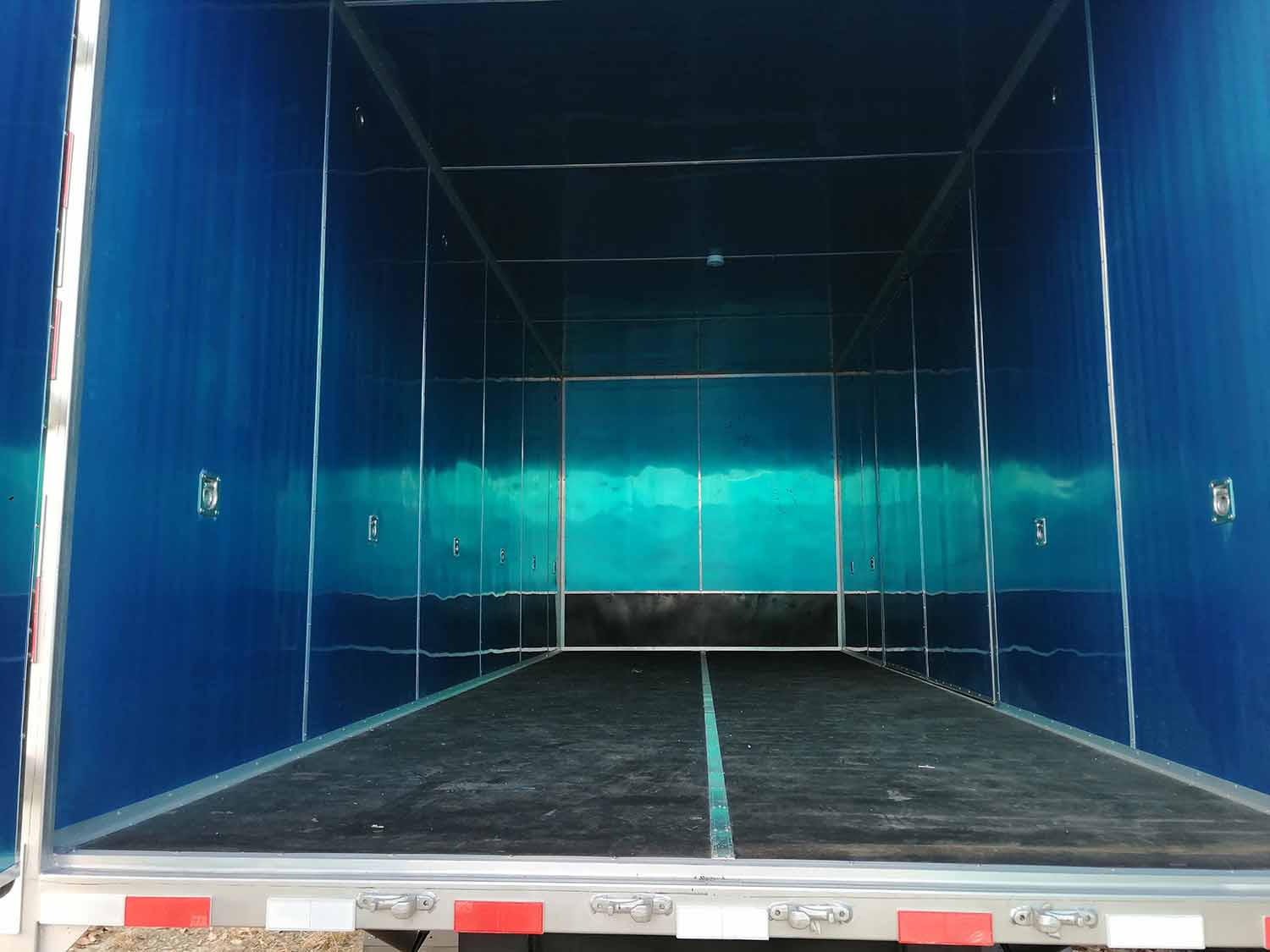 華威馳樂牌SGZ5180XZWZZ6T5雜項(xiàng)危險(xiǎn)物品廂式運(yùn)輸車公告圖片