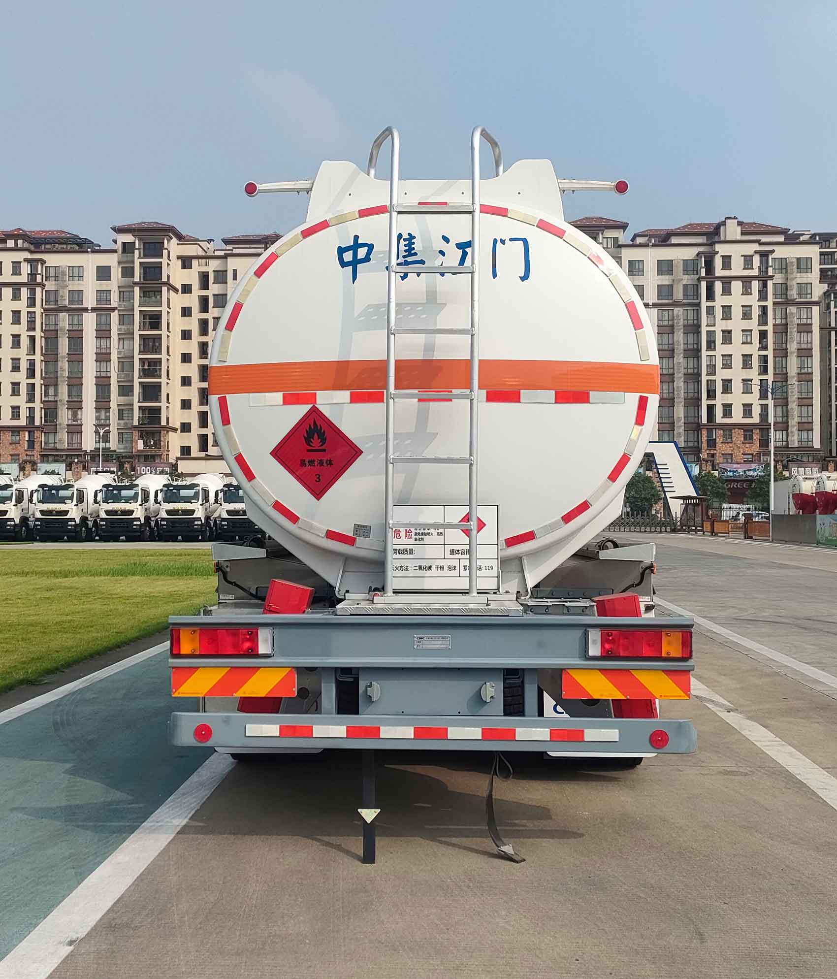 中集牌ZJV5261GYYJMDF铝合金运油车公告图片