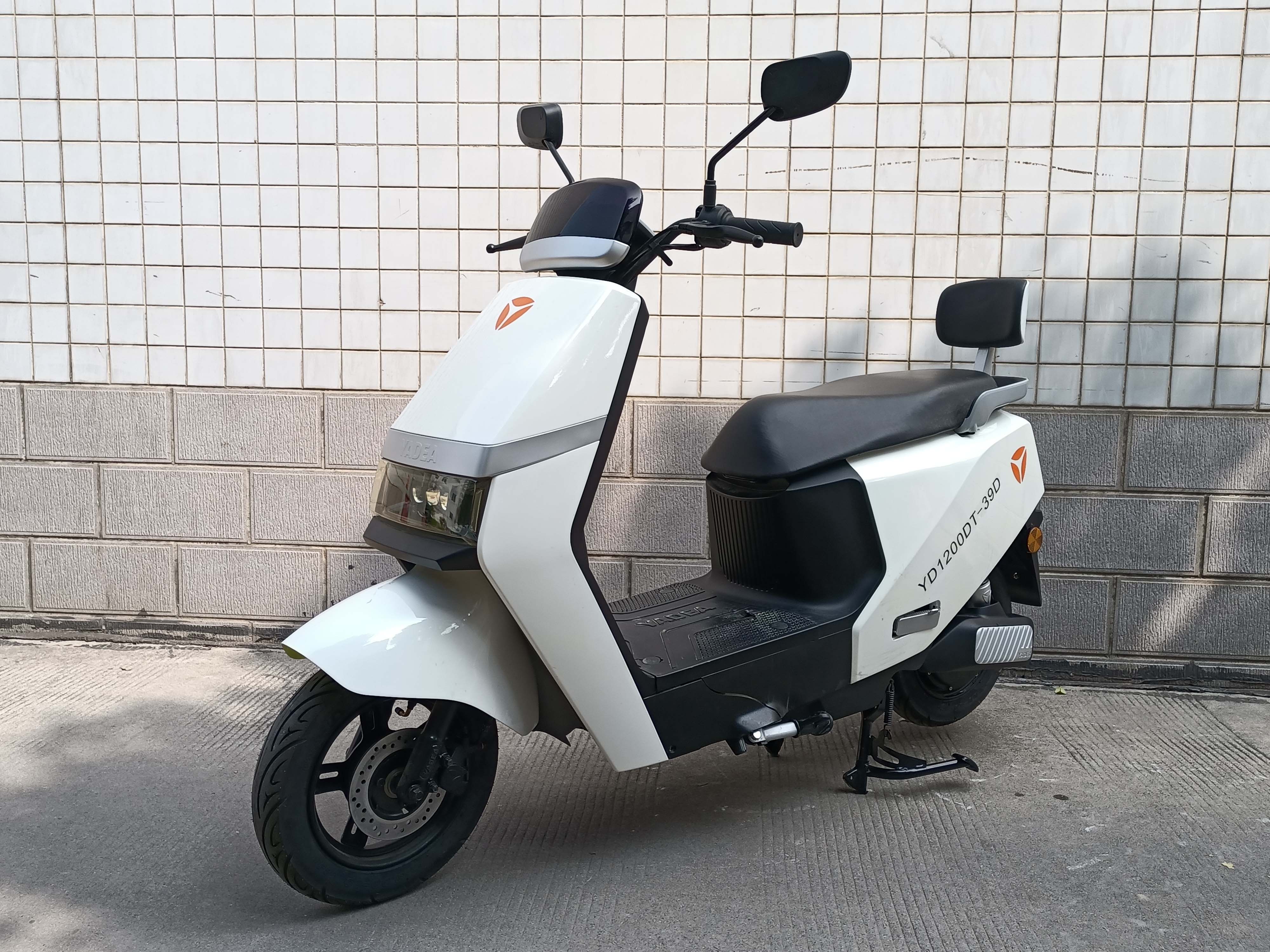 雅迪牌YD1200DT-39D电动两轮摩托车公告图片