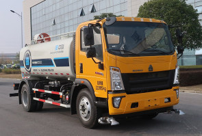 绿化喷洒车