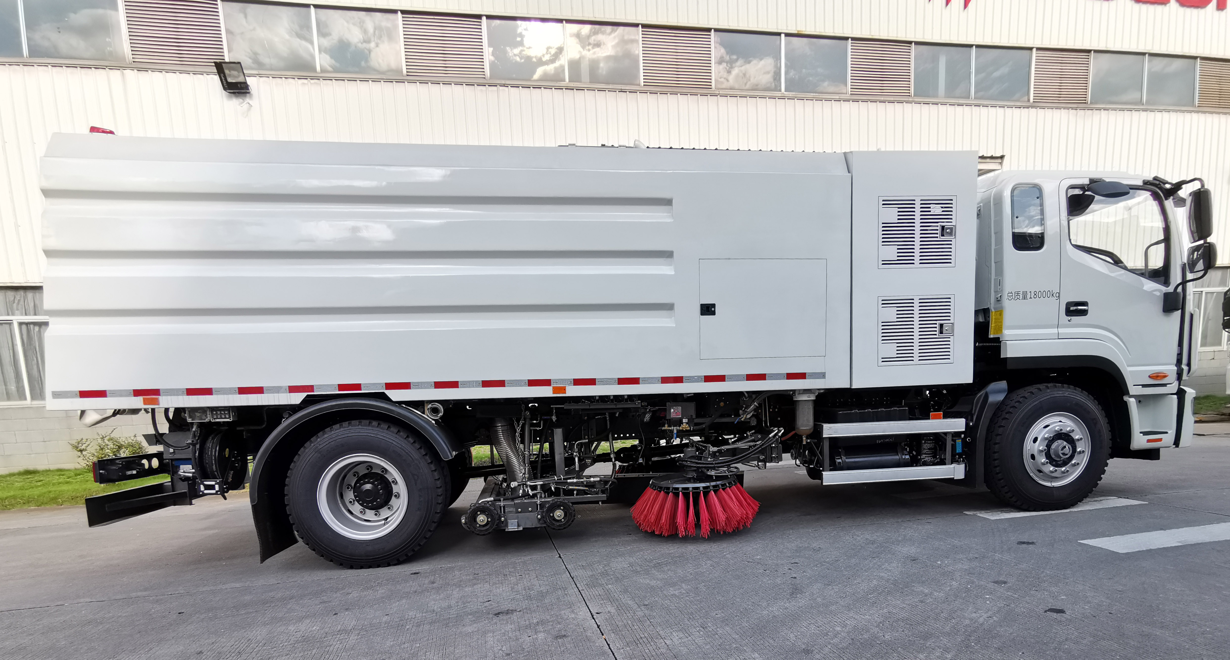 海格牌KLQ5180TXSAEV1純電動(dòng)洗掃車(chē)公告圖片