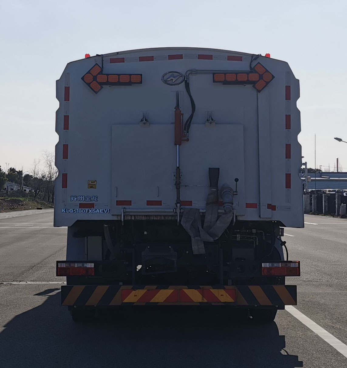 海格牌KLQ5180TXSAEV1純電動(dòng)洗掃車(chē)公告圖片