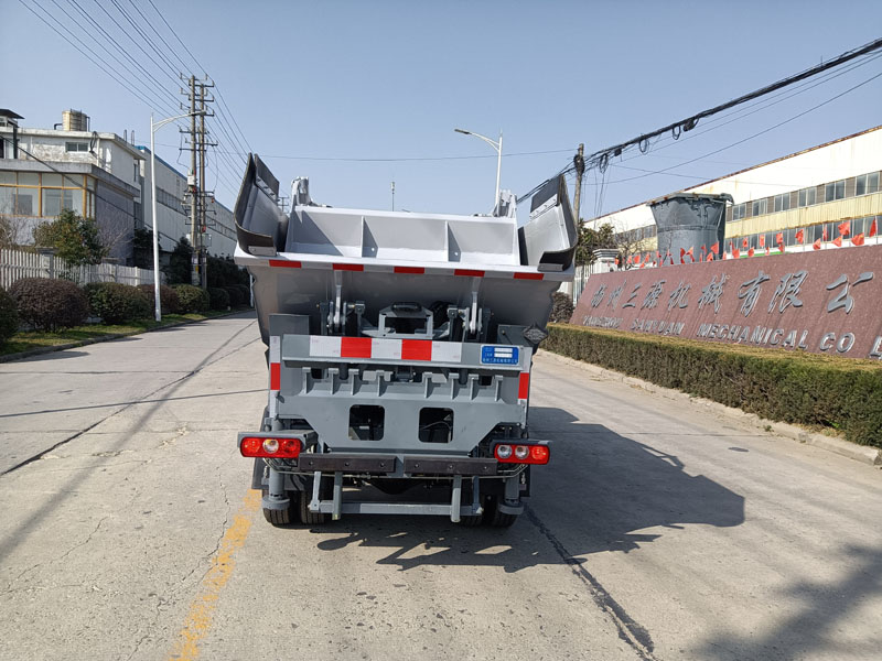 三聯(lián)牌YSY5040ZZZBEV純電動(dòng)自裝卸式垃圾車(chē)公告圖片