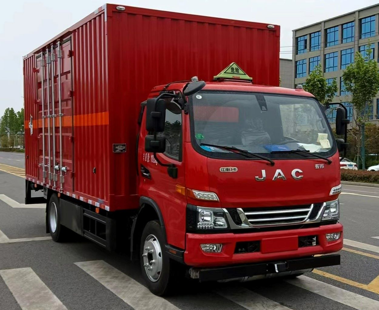 酷老板牌JSD5120XZWH6杂项危险物品厢式运输车公告图片