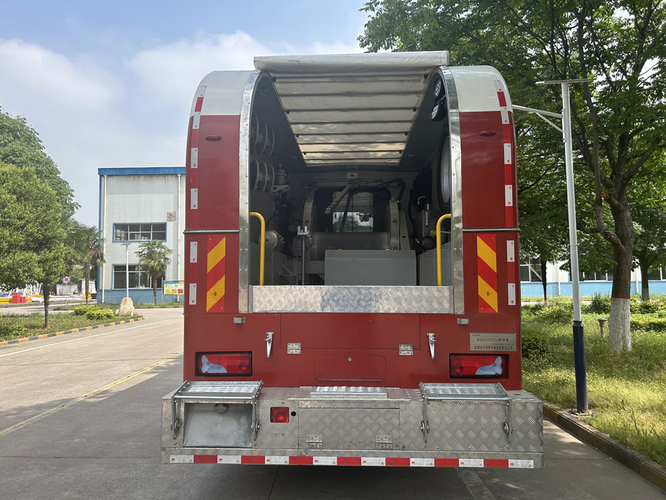 寶石機(jī)械牌BSJ5310TCJ測(cè)井車公告圖片