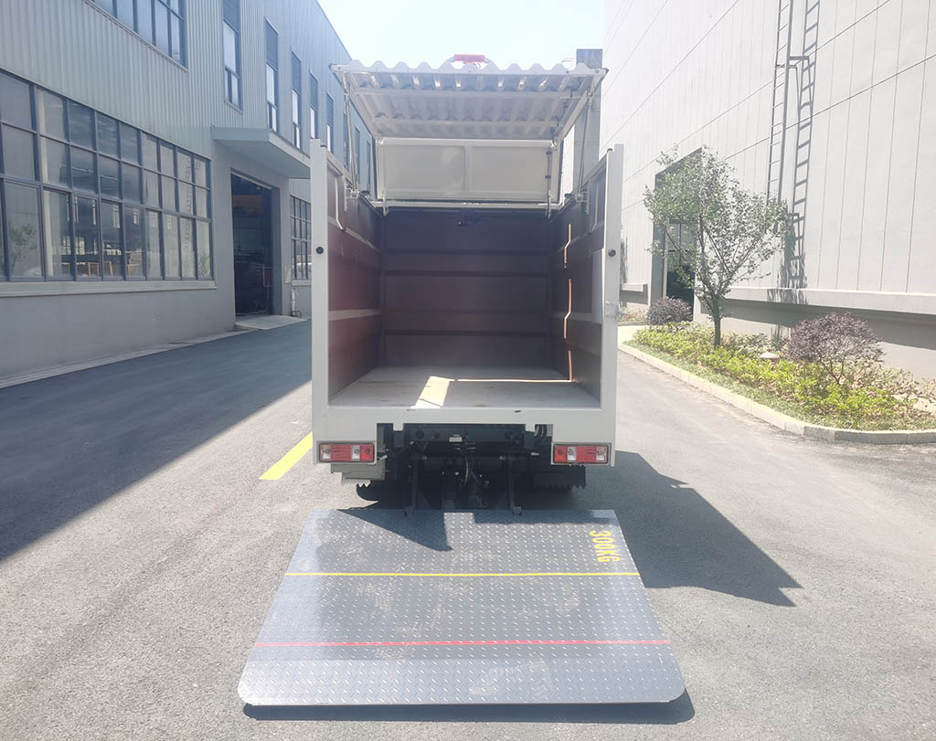 中汽牌ZQZ5033XTYS16A密閉式桶裝垃圾車公告圖片