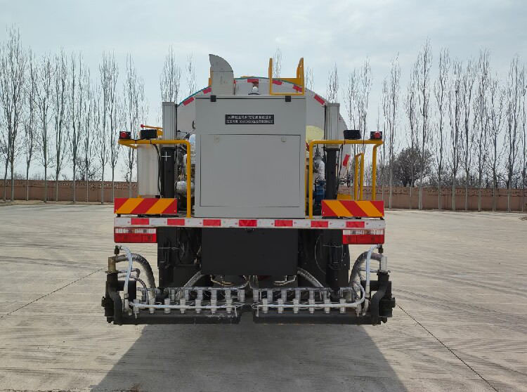 宏亞興牌XYH5180GLQ瀝青灑布車(chē)公告圖片
