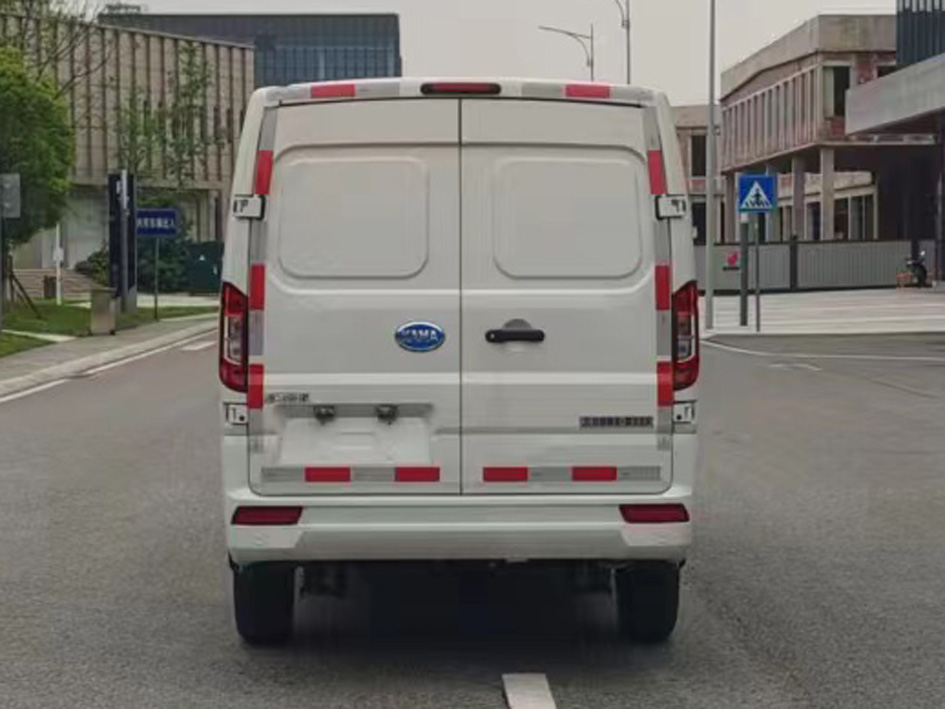 凱馬牌KMC5033XXYBEVH305M純電動(dòng)廂式運(yùn)輸車公告圖片