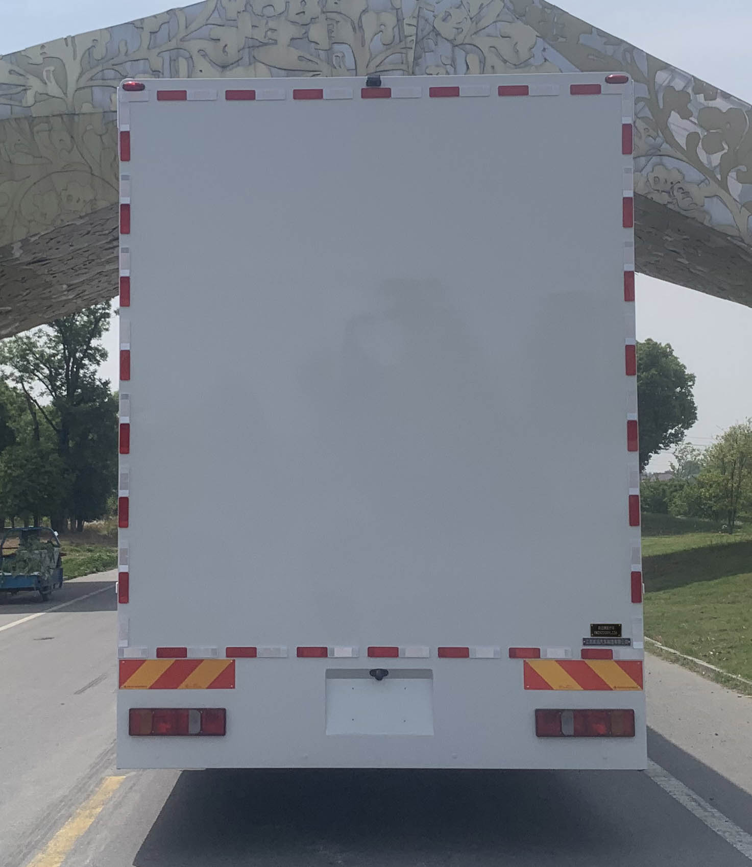 躍邁牌YMZ5220XYLZZ6醫(yī)療車公告圖片