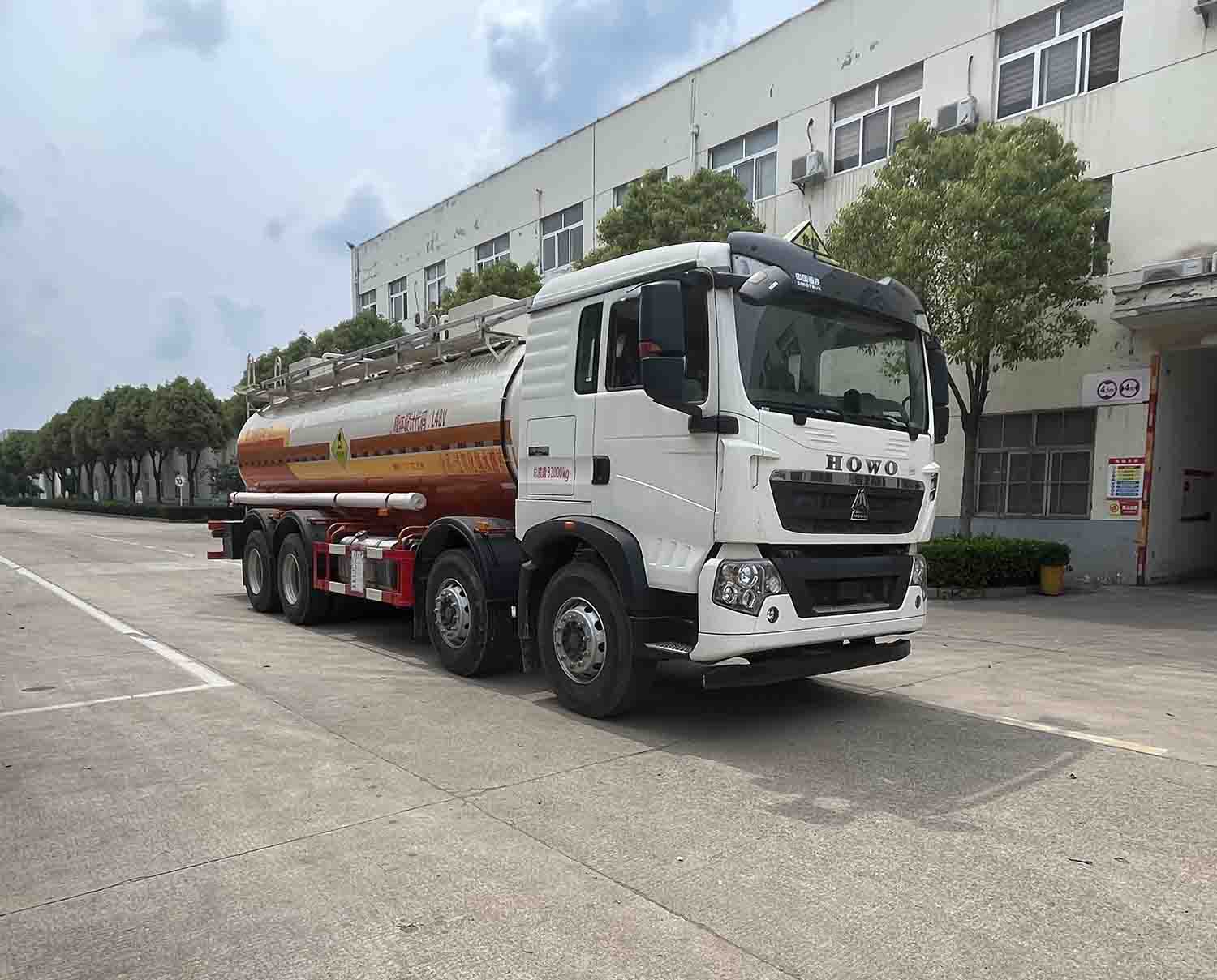 華威馳樂牌SGZ5320GYWZZ6T5氧化性物品罐式運輸車
