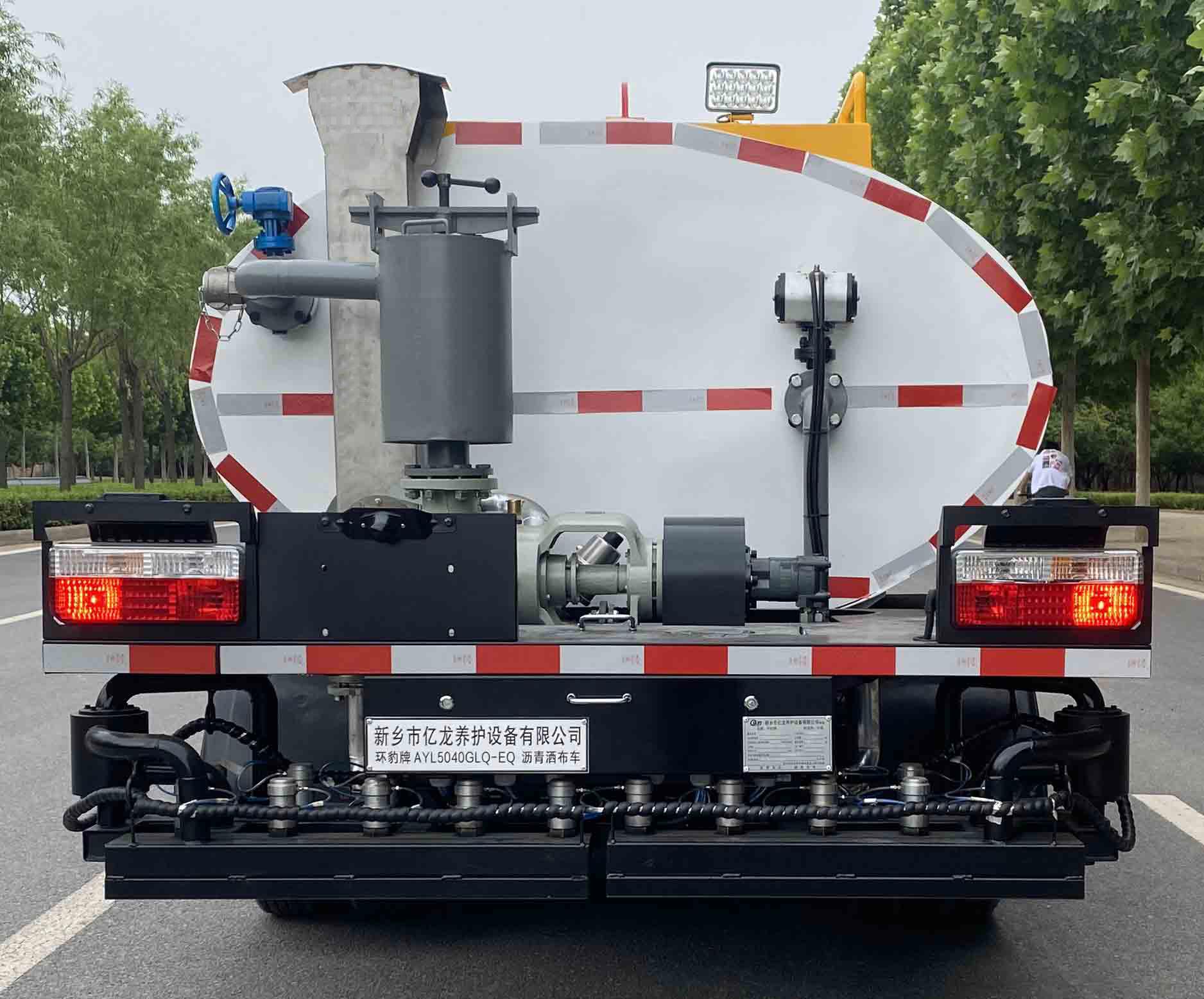 環(huán)豹牌AYL5040GLQ-EQ瀝青灑布車公告圖片
