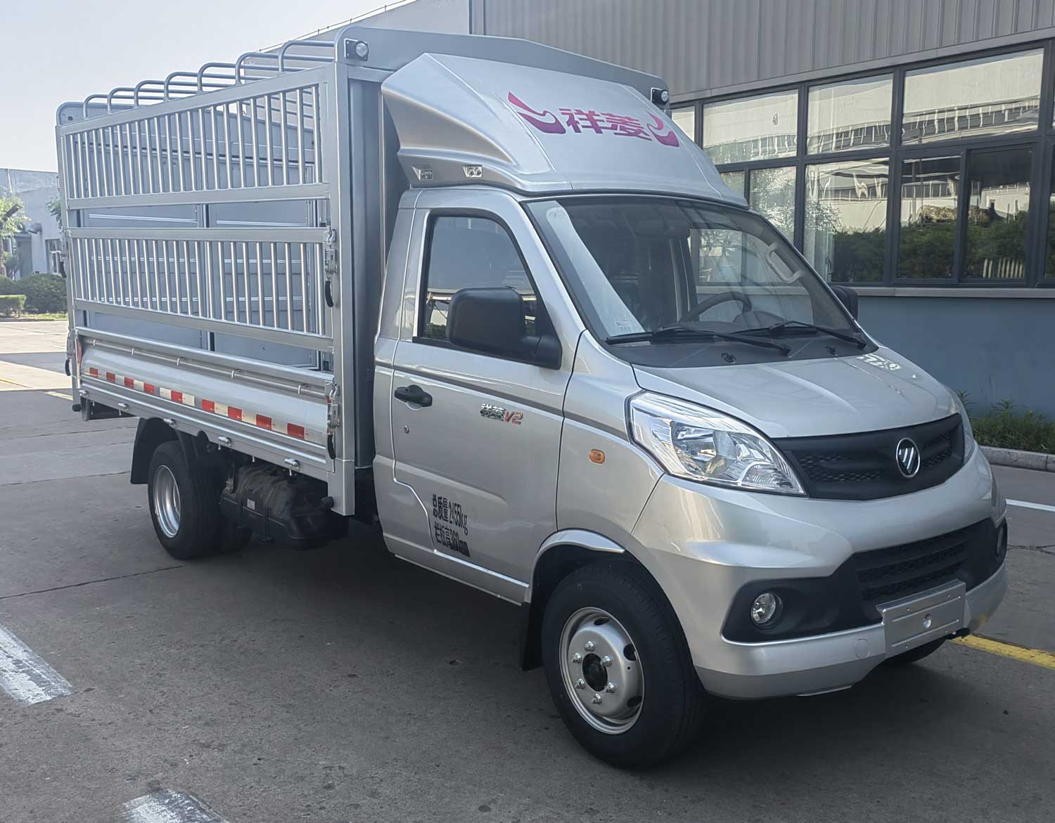 福田牌BJ5020CCY3JV7-57倉(cāng)柵式運(yùn)輸車公告圖片