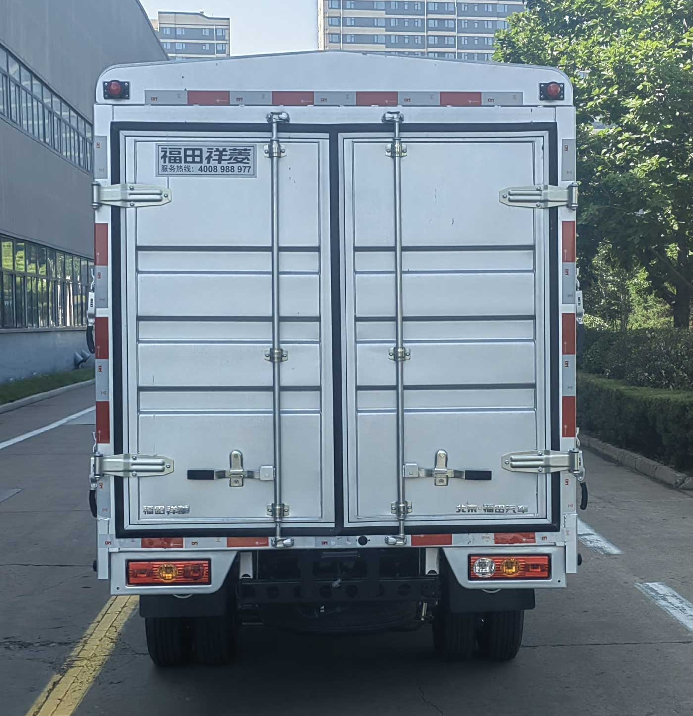 福田牌BJ5020CCY3JV7-57倉(cāng)柵式運(yùn)輸車公告圖片