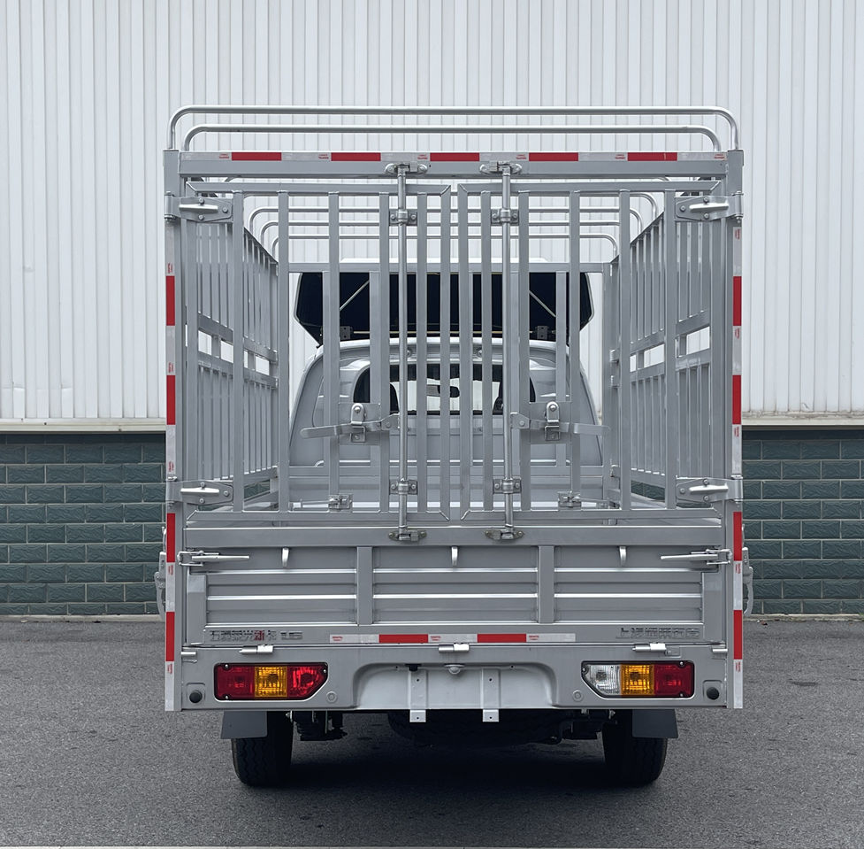 五菱牌LZW5028CCYSLEQUAV倉(cāng)柵式運(yùn)輸車(chē)公告圖片