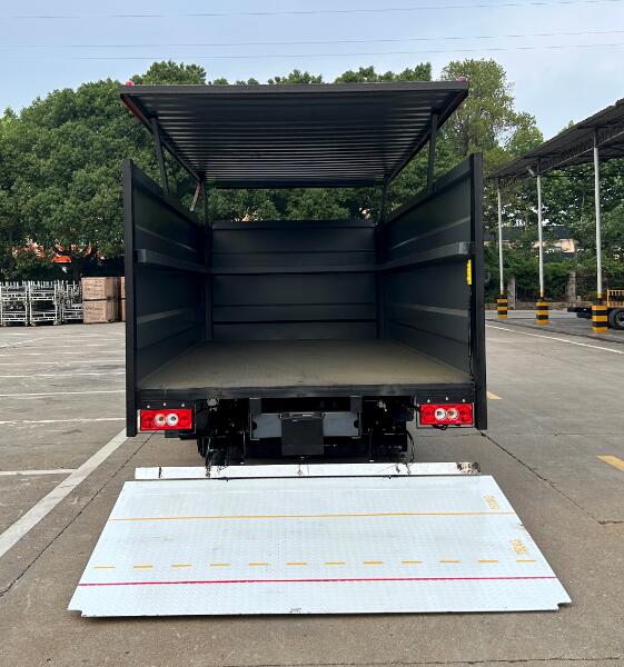 福田牌BJ5074XTYEV-H1純電動(dòng)密閉式桶裝垃圾車公告圖片