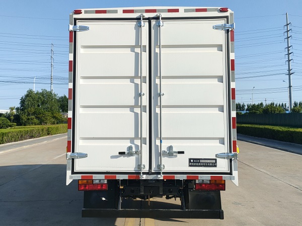 燕臺(tái)牌YTQ5042CCYJEEV3315純電動(dòng)倉(cāng)柵式運(yùn)輸車公告圖片