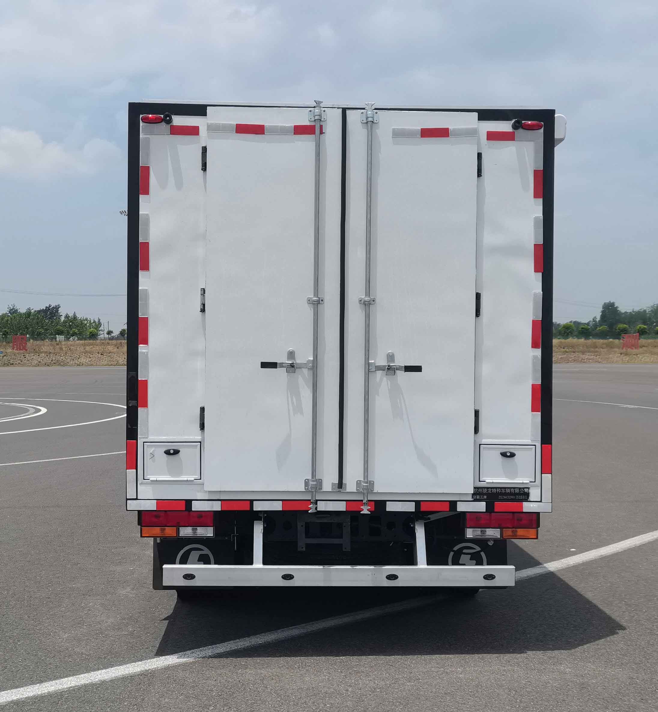 驍霸王牌ZXL5041XDW01流動服務車公告圖片