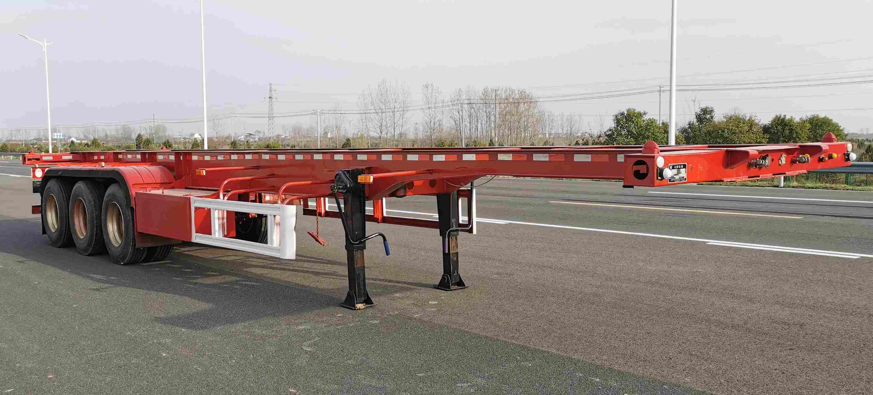 承泰牌13米35.2吨3轴集装箱运输半挂车(XCT9402TJZ)