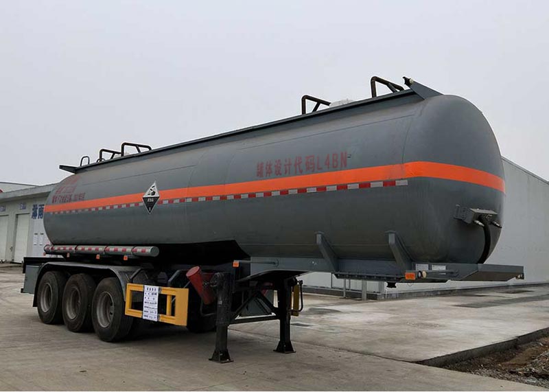 楚风牌10.5米33吨3轴腐蚀性物品罐式运输半挂车(HQG9409GFW)