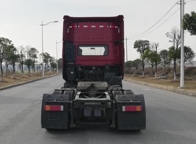 DFH4250D3 东风牌520马力后双桥,后八轮柴油国六半挂牵引车图片