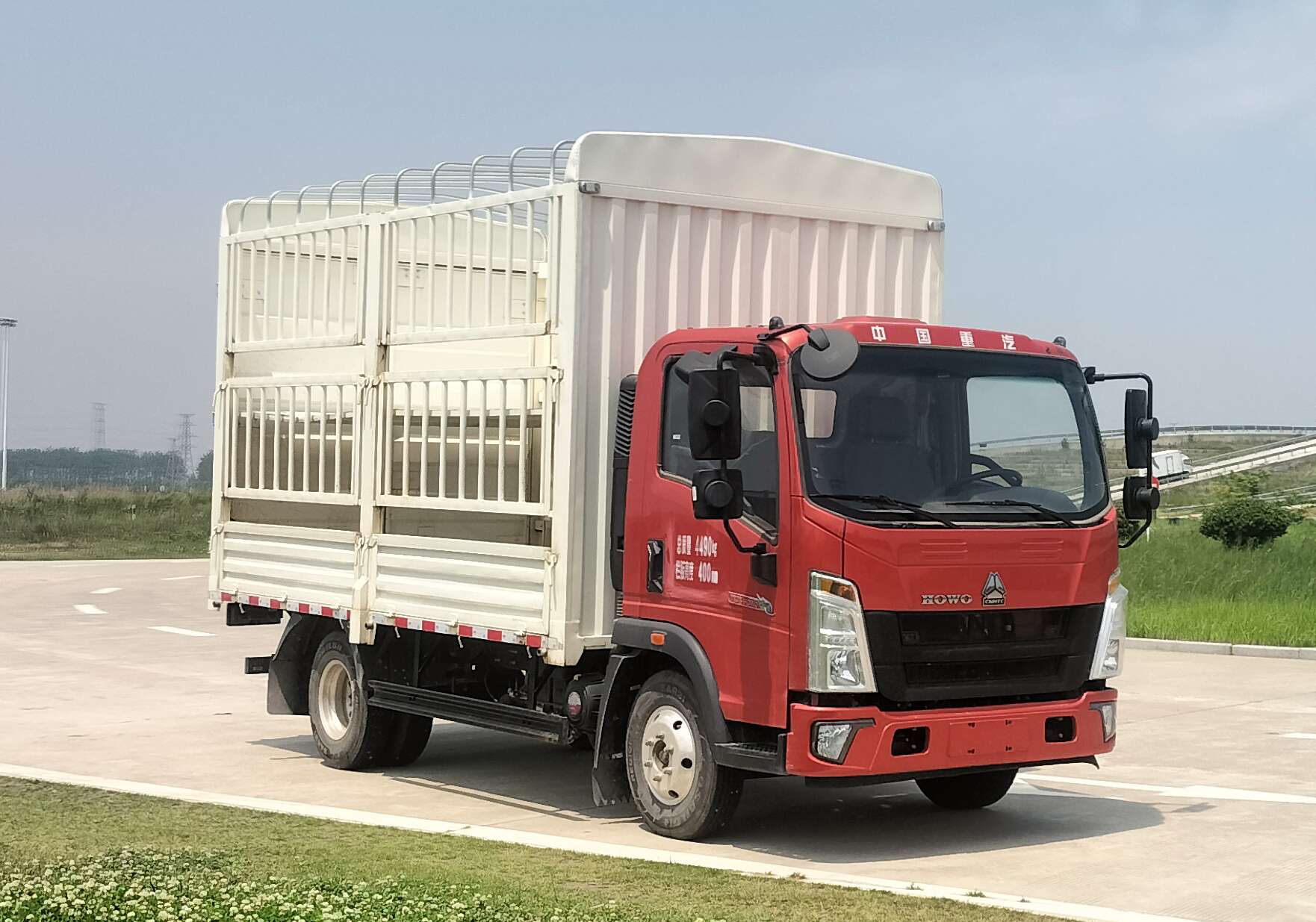 豪沃牌ZZ5047CCYF3315F145倉(cāng)柵式運(yùn)輸車(chē)公告圖片