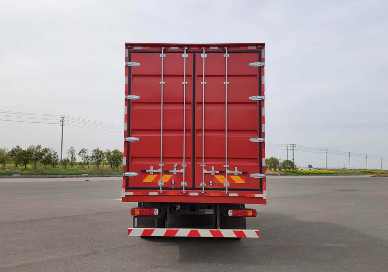 豪沃牌ZZ5187XXYK501GF1廂式運(yùn)輸車(chē)公告圖片