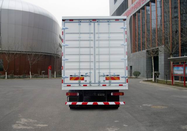 豪沃牌ZZ5187XXYN561GF1廂式運(yùn)輸車(chē)公告圖片