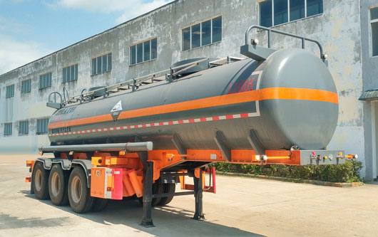 东驹牌9.6米32.6吨3轴腐蚀性物品罐式运输半挂车(LDW9400GFW)
