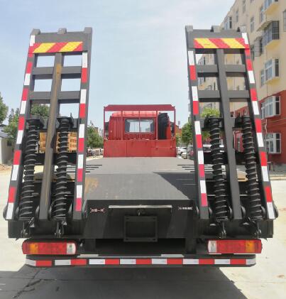 解放牌CA5310TPBP1K2L1T4E6A81平板運(yùn)輸車公告圖片