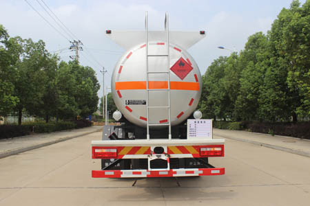 易燃液体罐式运输车图片
