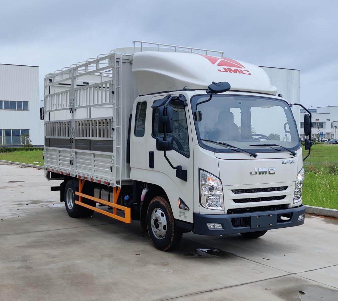 江鈴牌JX5048CCYTGA26倉(cāng)柵式運(yùn)輸車公告圖片