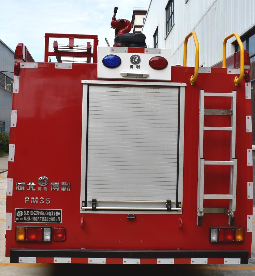 博利牌BLT5100GXFPM35/Q6泡沫消防车公告图片
