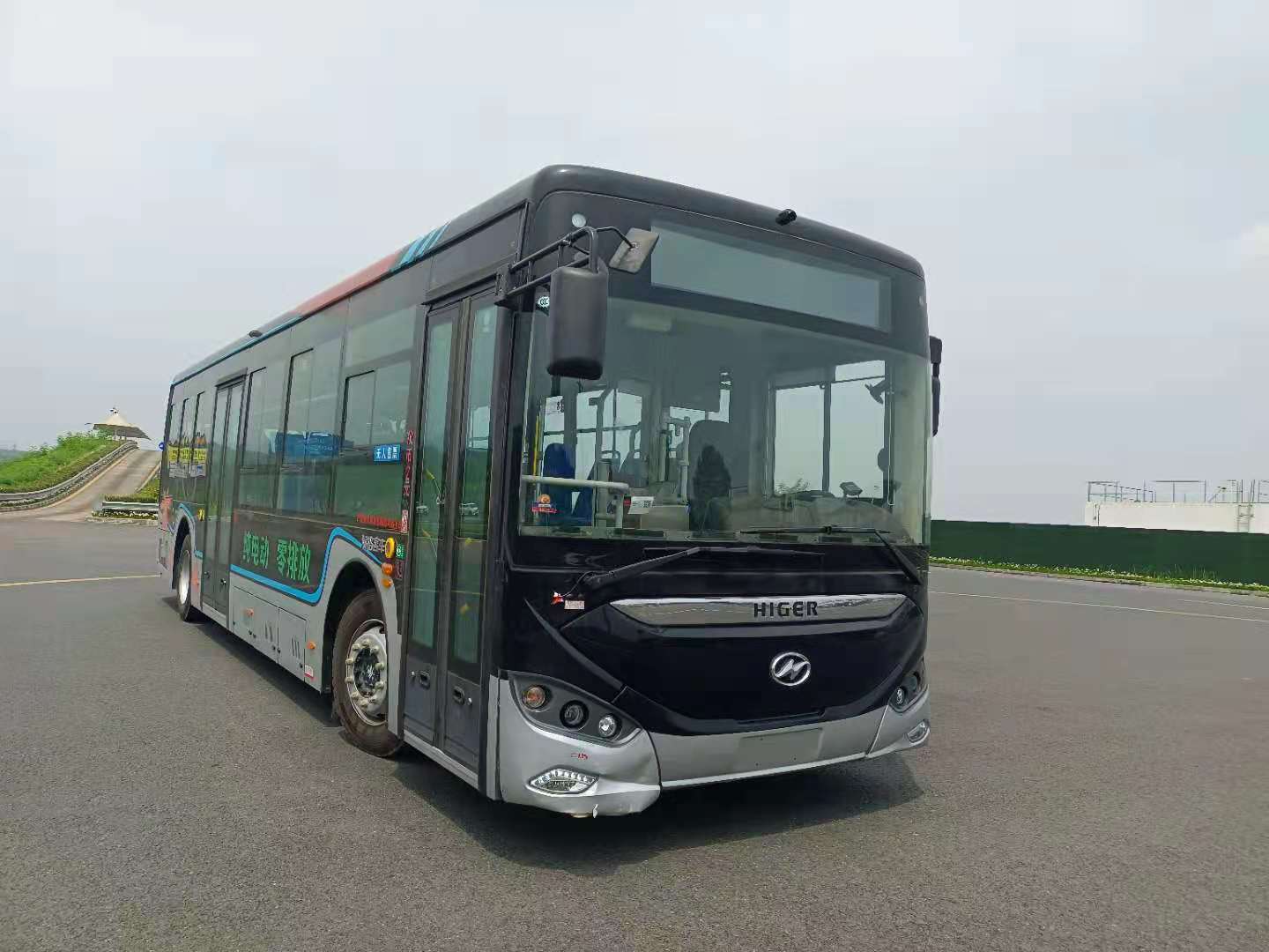 海格牌10.5米21-40座纯电动城市客车(KLQ6106GAEVX2)