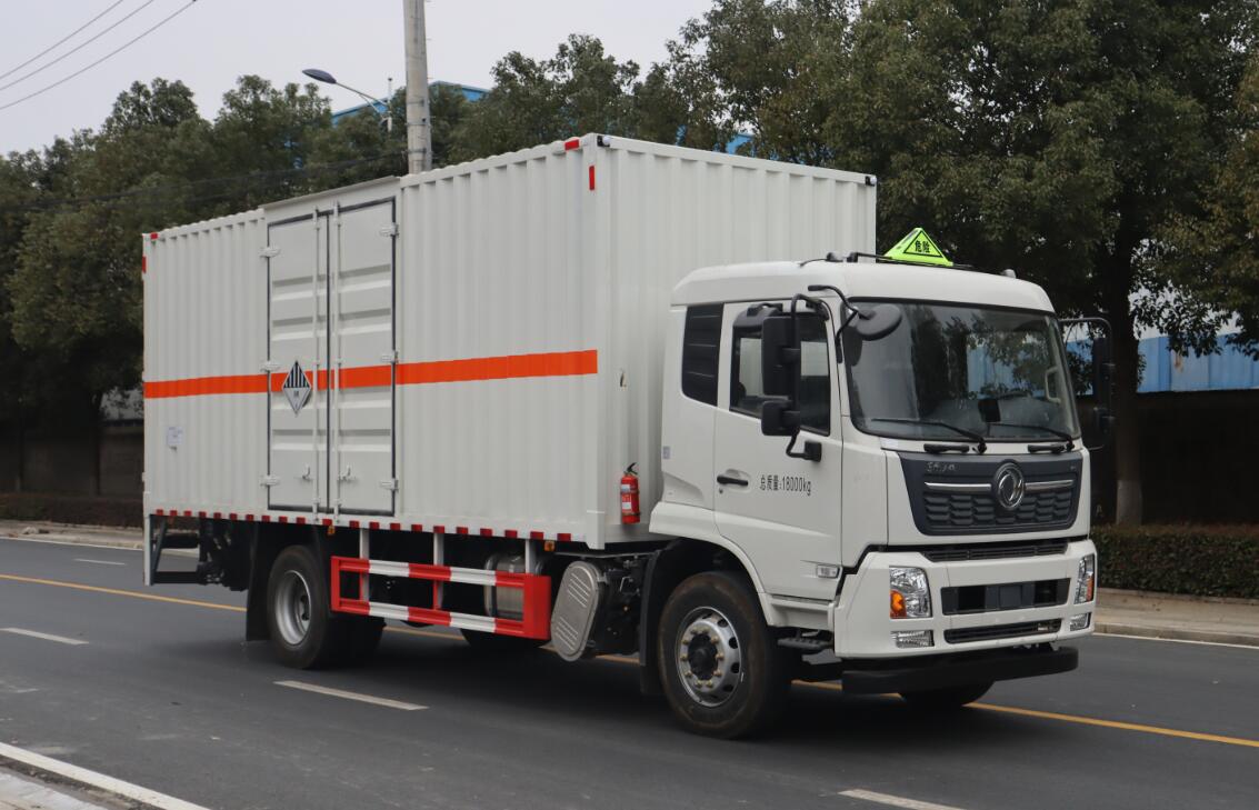 中汽力威牌HLW5180XZWDF6雜項(xiàng)危險(xiǎn)物品廂式運(yùn)輸車(chē)公告圖片