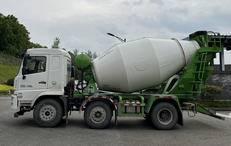 大運(yùn)牌DYQ5246GJBD6CB混凝土攪拌運(yùn)輸車公告圖片