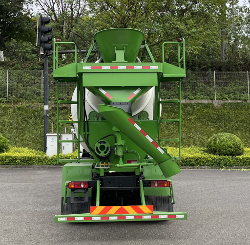 大運(yùn)牌DYQ5246GJBD6CB混凝土攪拌運(yùn)輸車公告圖片