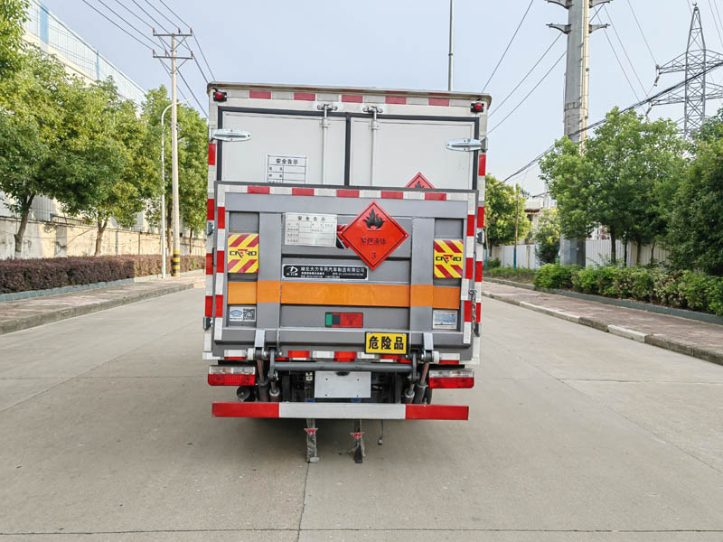 大力牌DLQ5045XRYEQ6易燃液體廂式運(yùn)輸車公告圖片