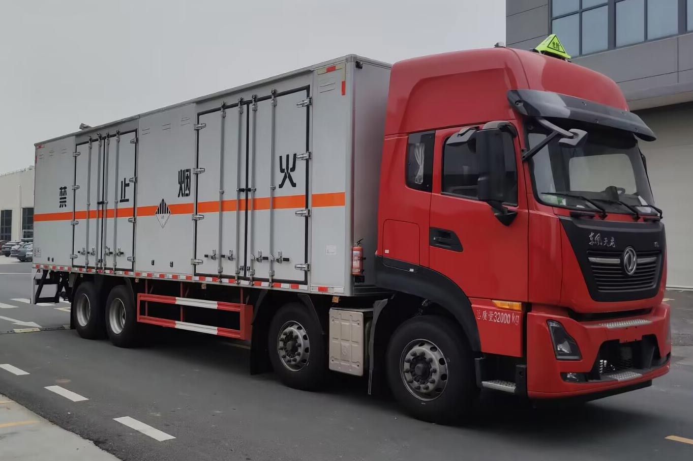 襄鑫鼎牌XDV5325XZWE6雜項危險物品廂式運輸車公告圖片