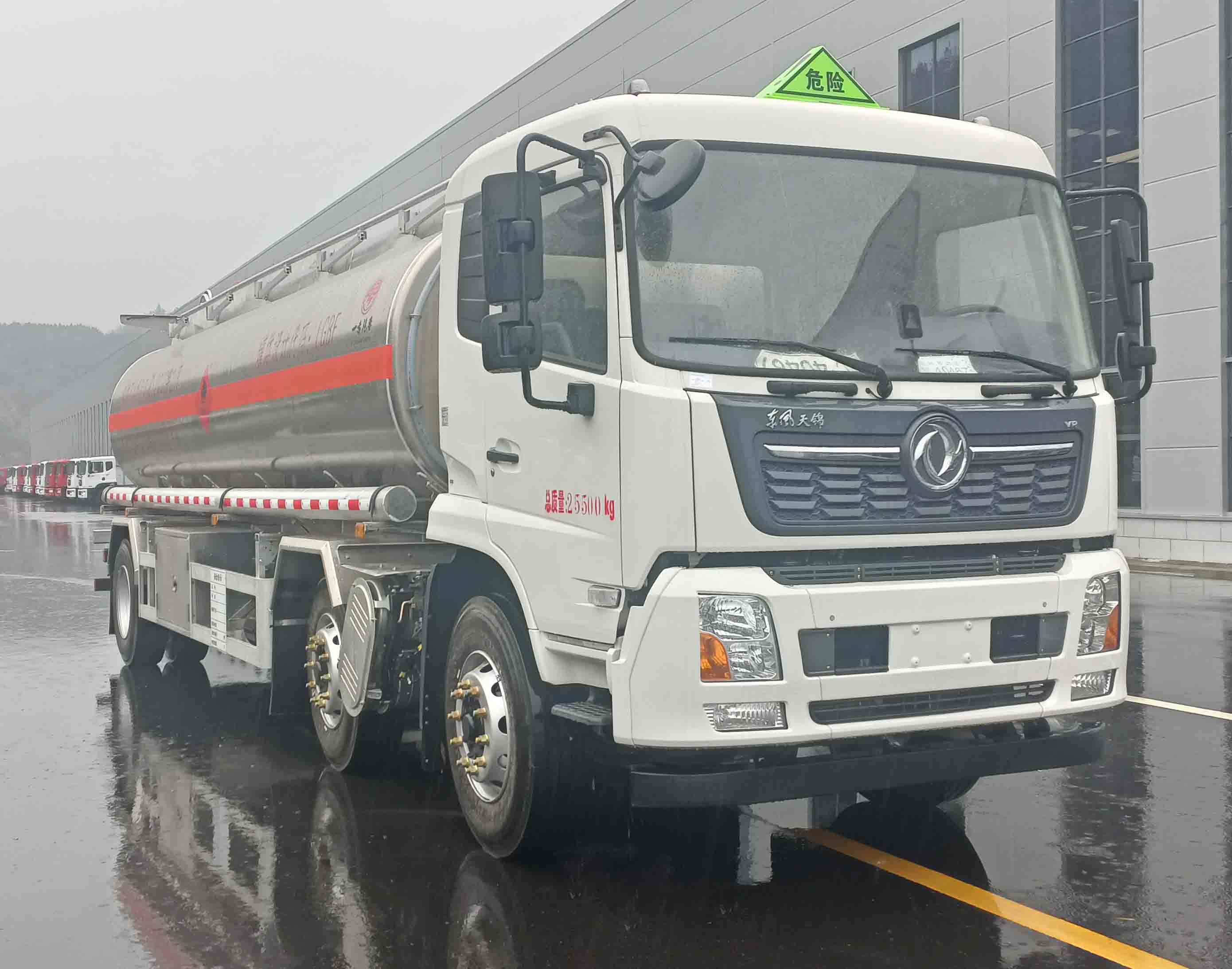 專致牌YZZ5260GYYLD6鋁合金運(yùn)油車公告圖片