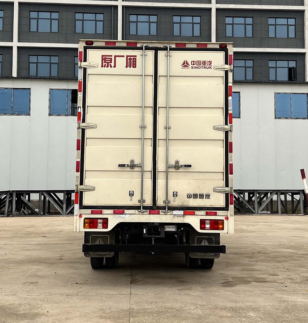 豪沃牌ZZ5047XXYG3314Z145BEVA0纯电动厢式运输车公告图片