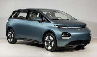 宝骏牌LZW7006EVA1型纯电动轿车