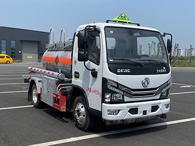 新东日牌YZR5045GRYE6易燃液体罐式运输车公告图片