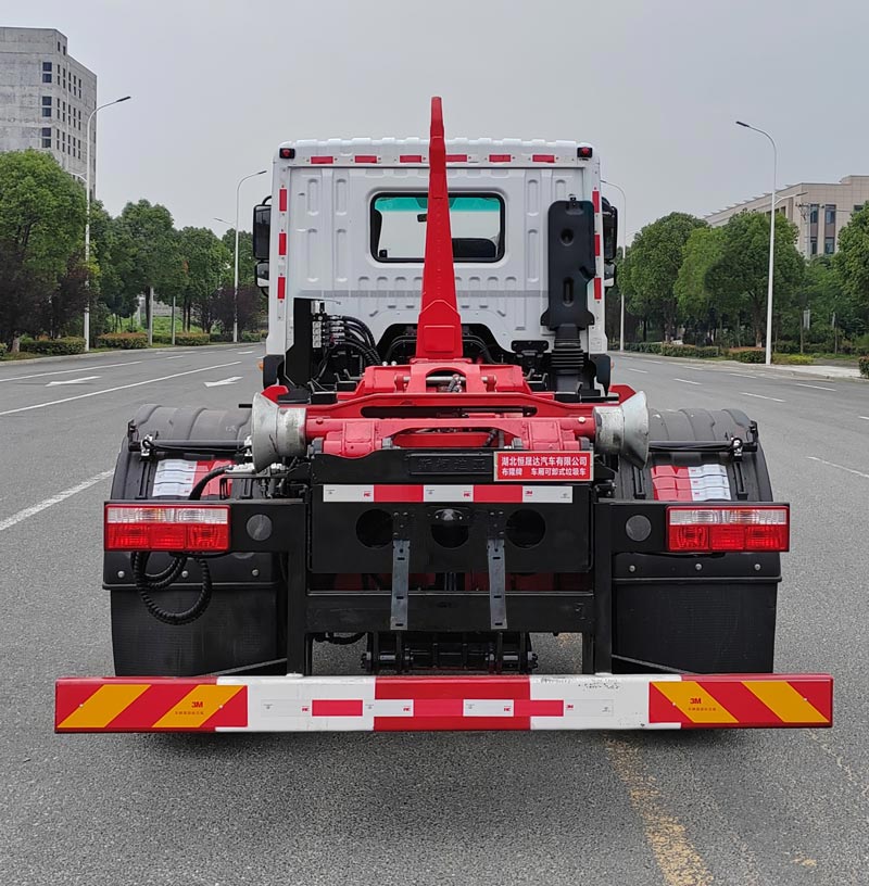 布隆牌LLL5180ZXXE6車廂可卸式垃圾車公告圖片