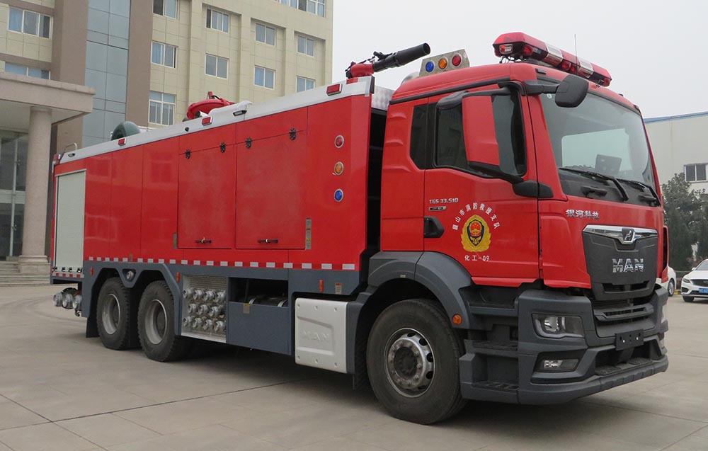 银河牌BX5320GXFPM80/M6D泡沫消防车公告图片