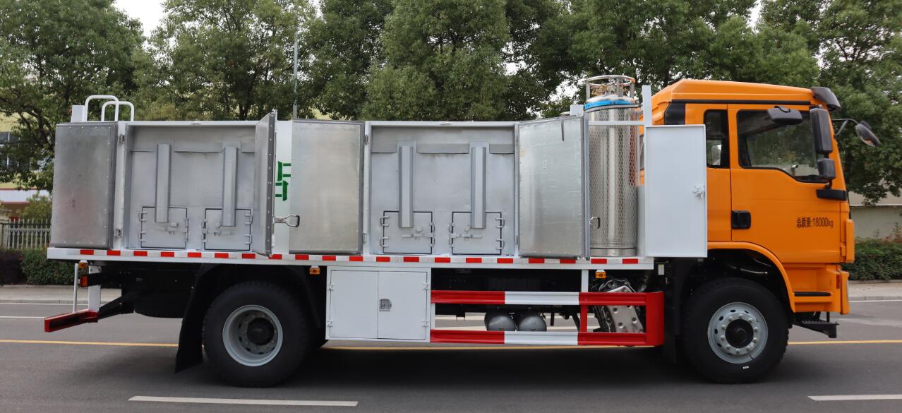 中汽力威牌HLW5180TSC6SX鮮活水產(chǎn)品運(yùn)輸車公告圖片